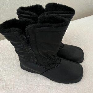 JUDITH SPORT Women's Black Boots Zipper Fur Lined Size 9 W NIB